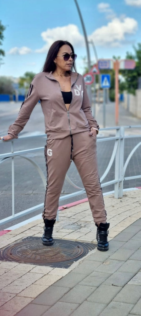 חליפה לורן מוקה