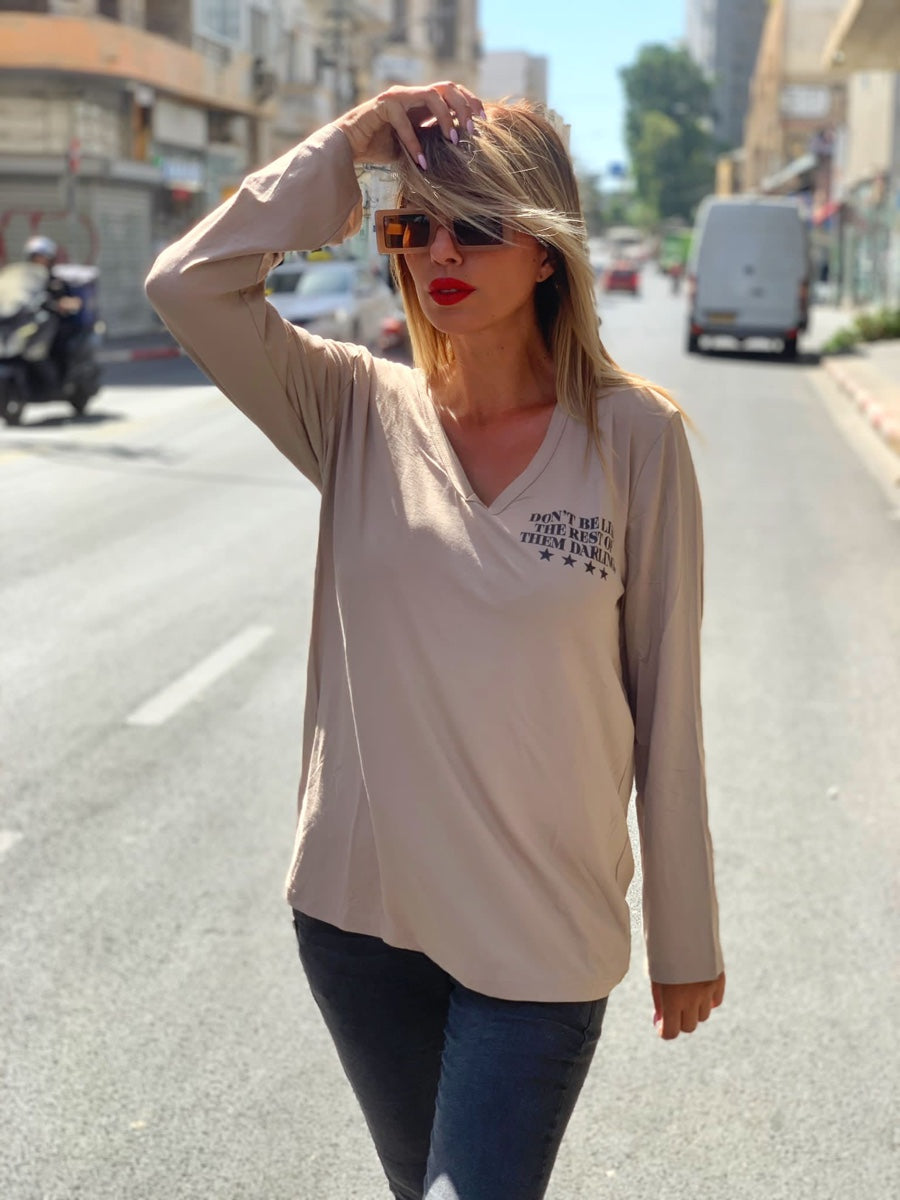 חולצה קלאס בז׳